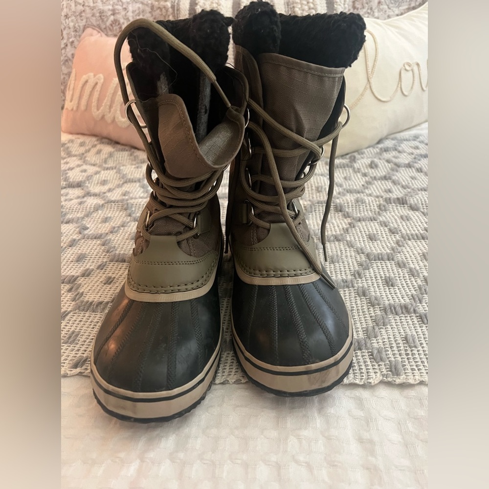 Sorel Winter Snow Boots.